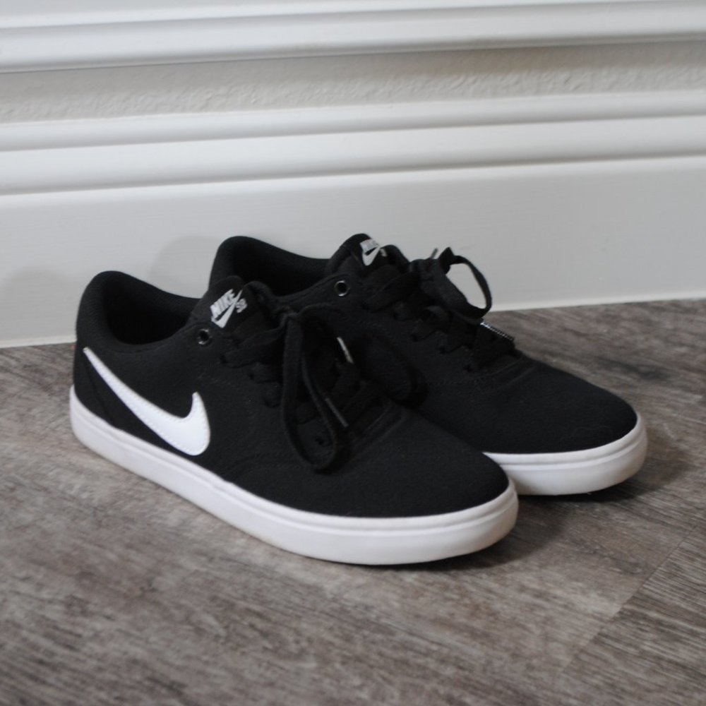Nike SB Charge Shoe (Size 8.5 Women / Size 7 Men)